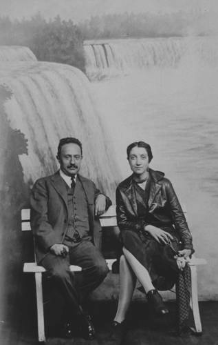 José Vasconcelos y Antonieta Rivas Mercado (Los Ángeles, diciembre de 1929)
